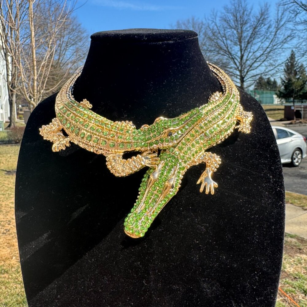 ALIGATOR NECKLACE STAMEANT  GREEN SHIVE 2025
